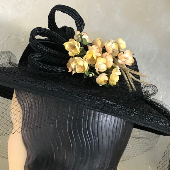 ALLURING 1940s\' BLACK STRAW FEDORA TRIMMED WITH VELOUR AND YELLOW FABRIC FLOWERS main image 10